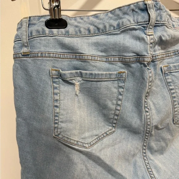 Torrid Jeans Cropped Boyfriend Distressed Feel The Fit Vintage Stretch Denim - Picture 8 of 8